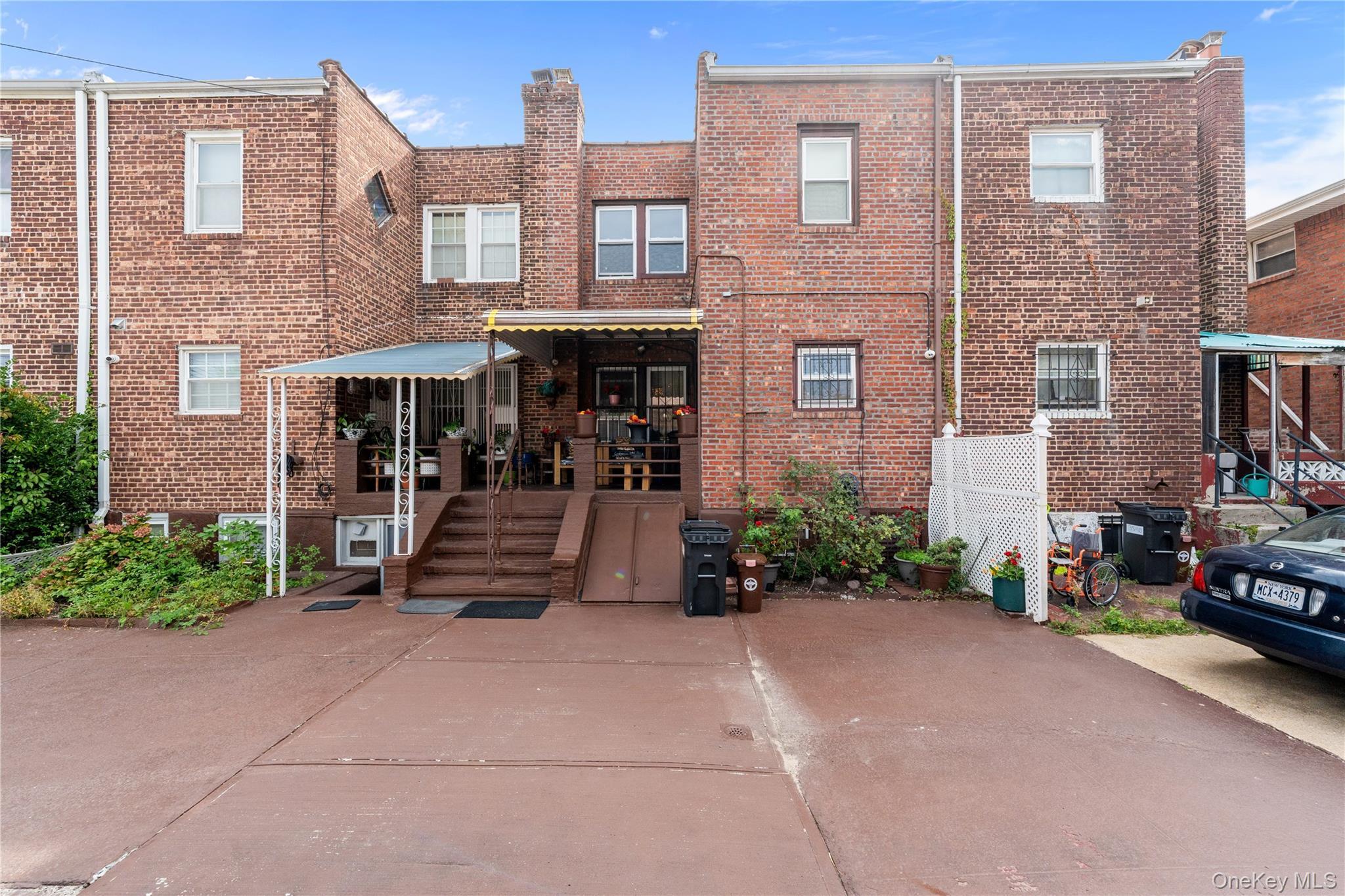 Single Family 228th Street  Queens, NY 11413, MLS-1049870-34