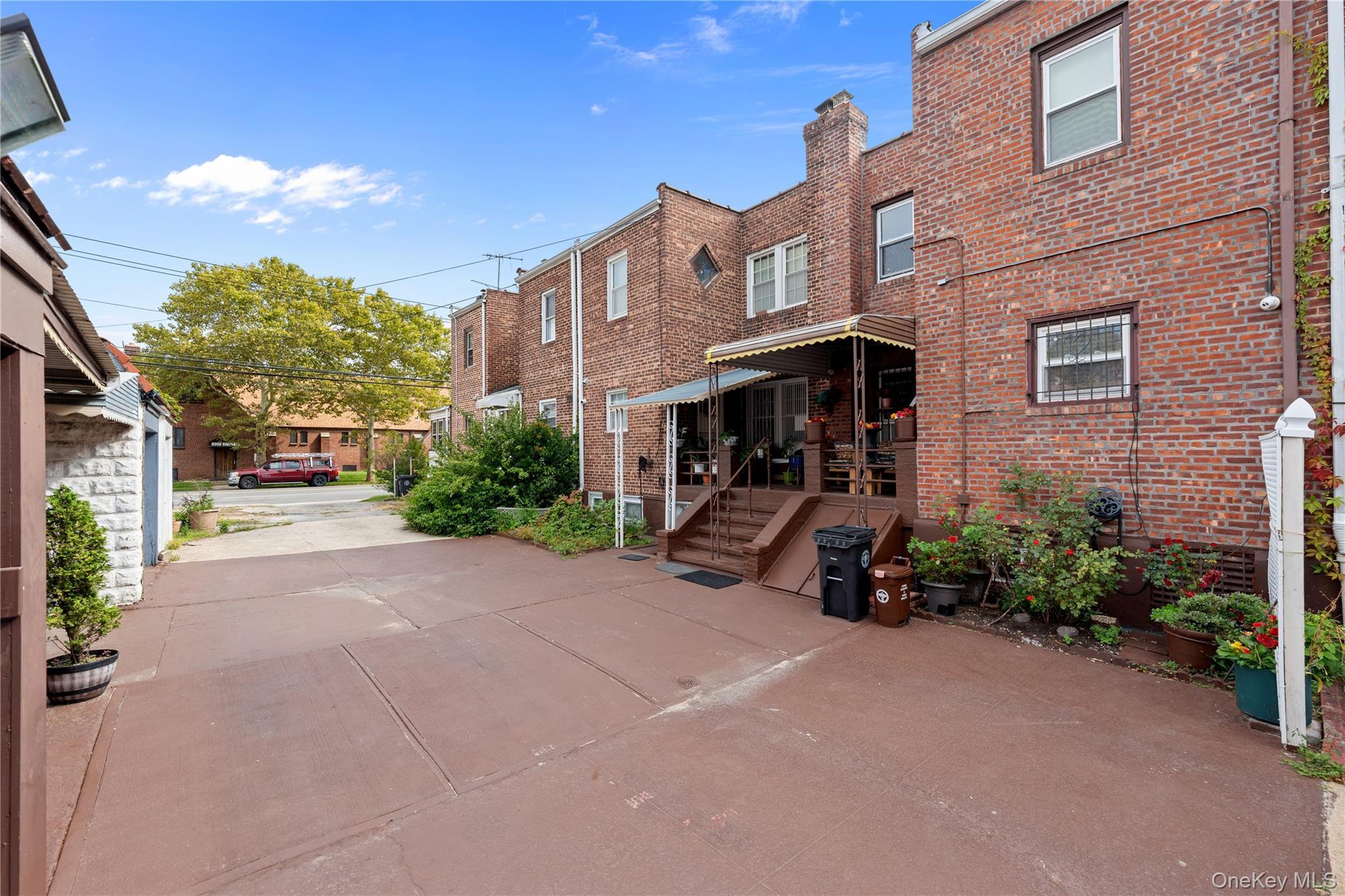 Single Family 228th Street  Queens, NY 11413, MLS-1049870-37
