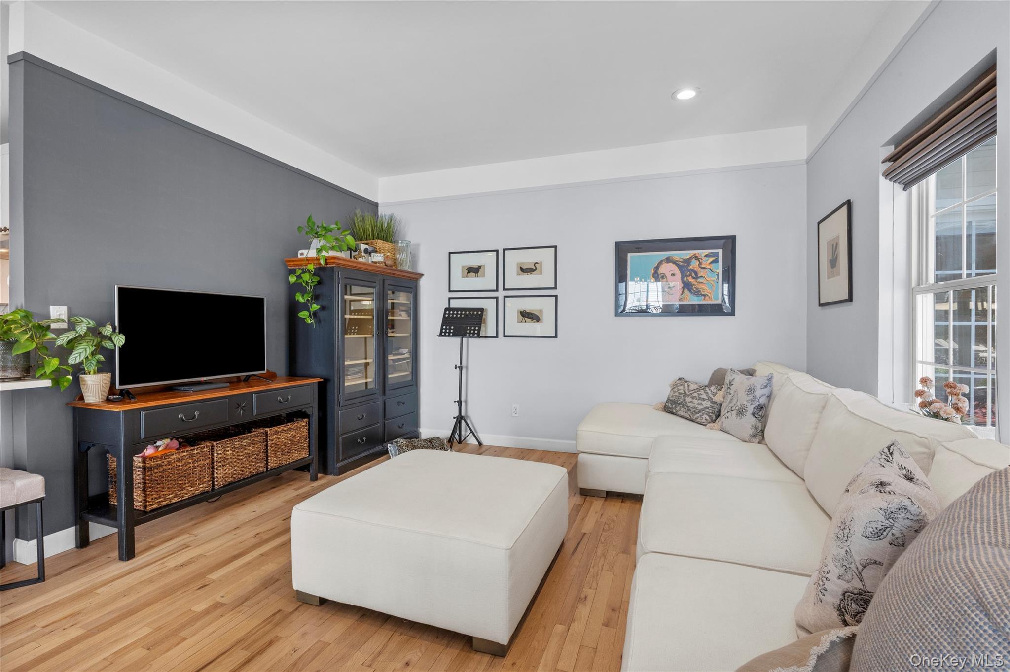 Single Family Varsity Boulevard  Suffolk County, NY 11733, MLS-1049874-26