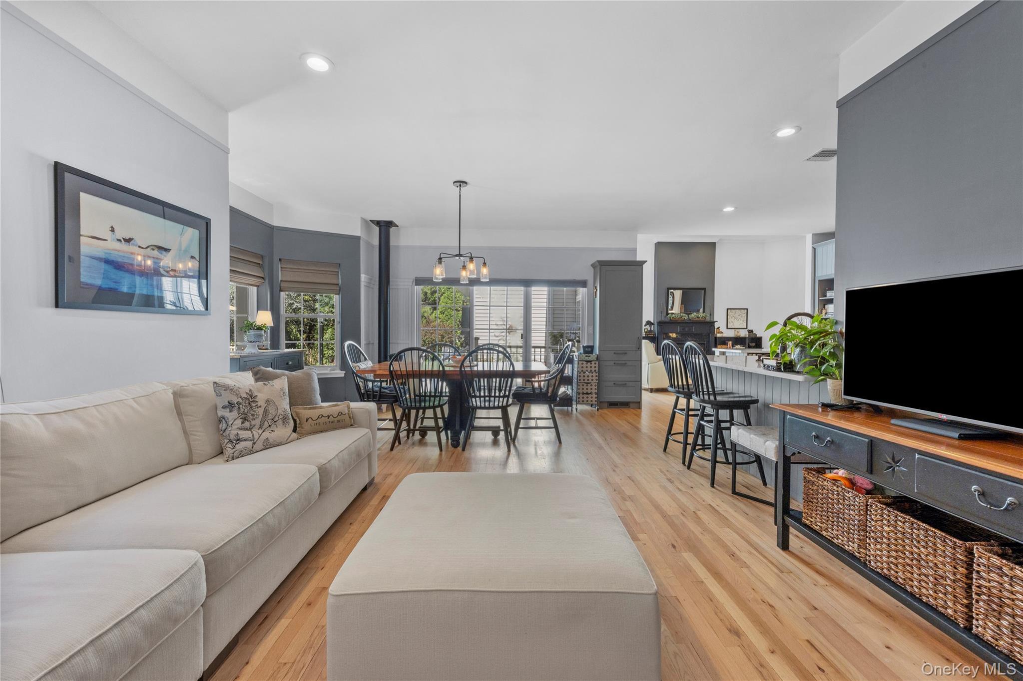 Single Family Varsity Boulevard  Suffolk County, NY 11733, MLS-1049874-27