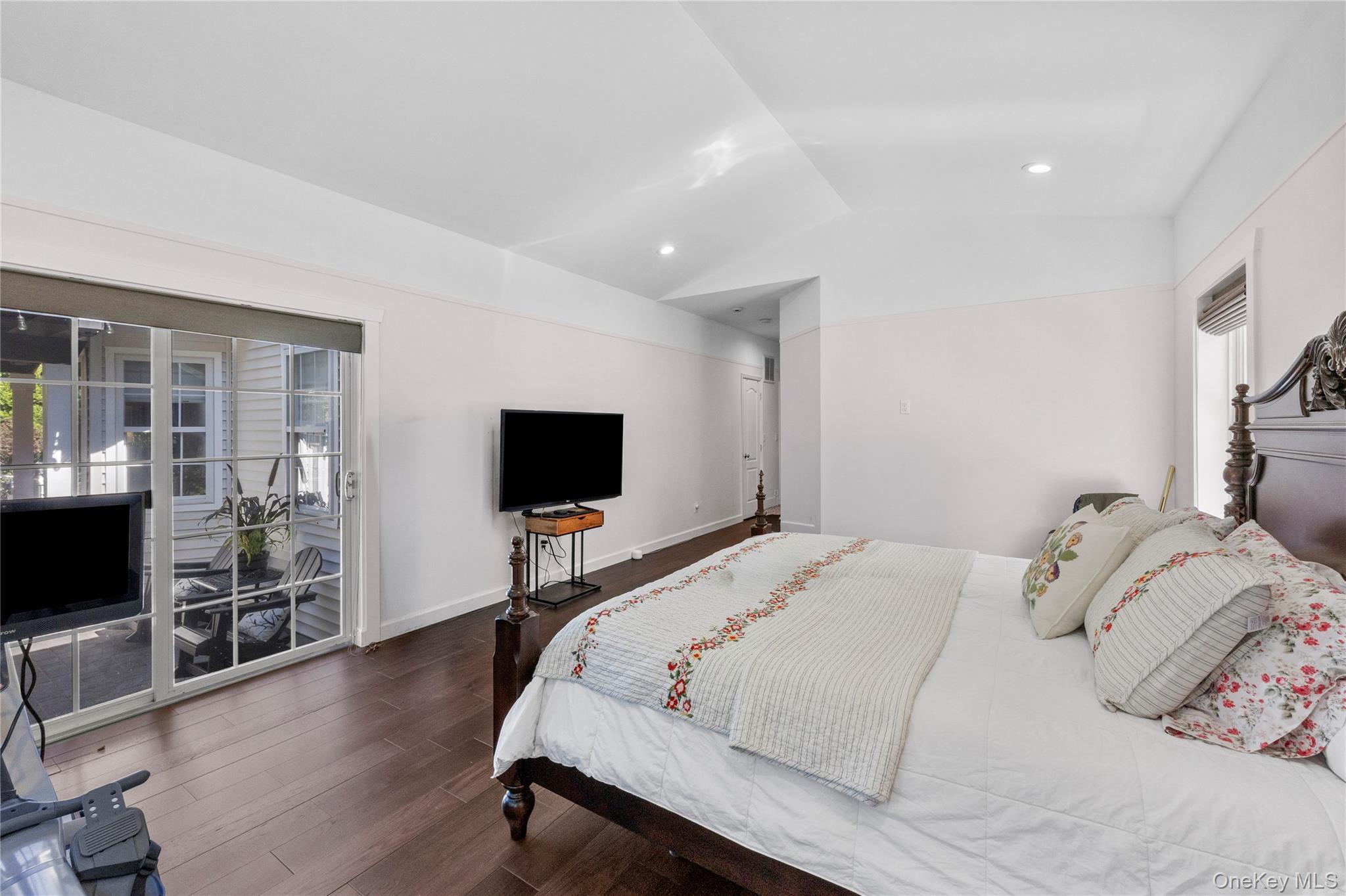 Single Family Varsity Boulevard  Suffolk County, NY 11733, MLS-1049874-30