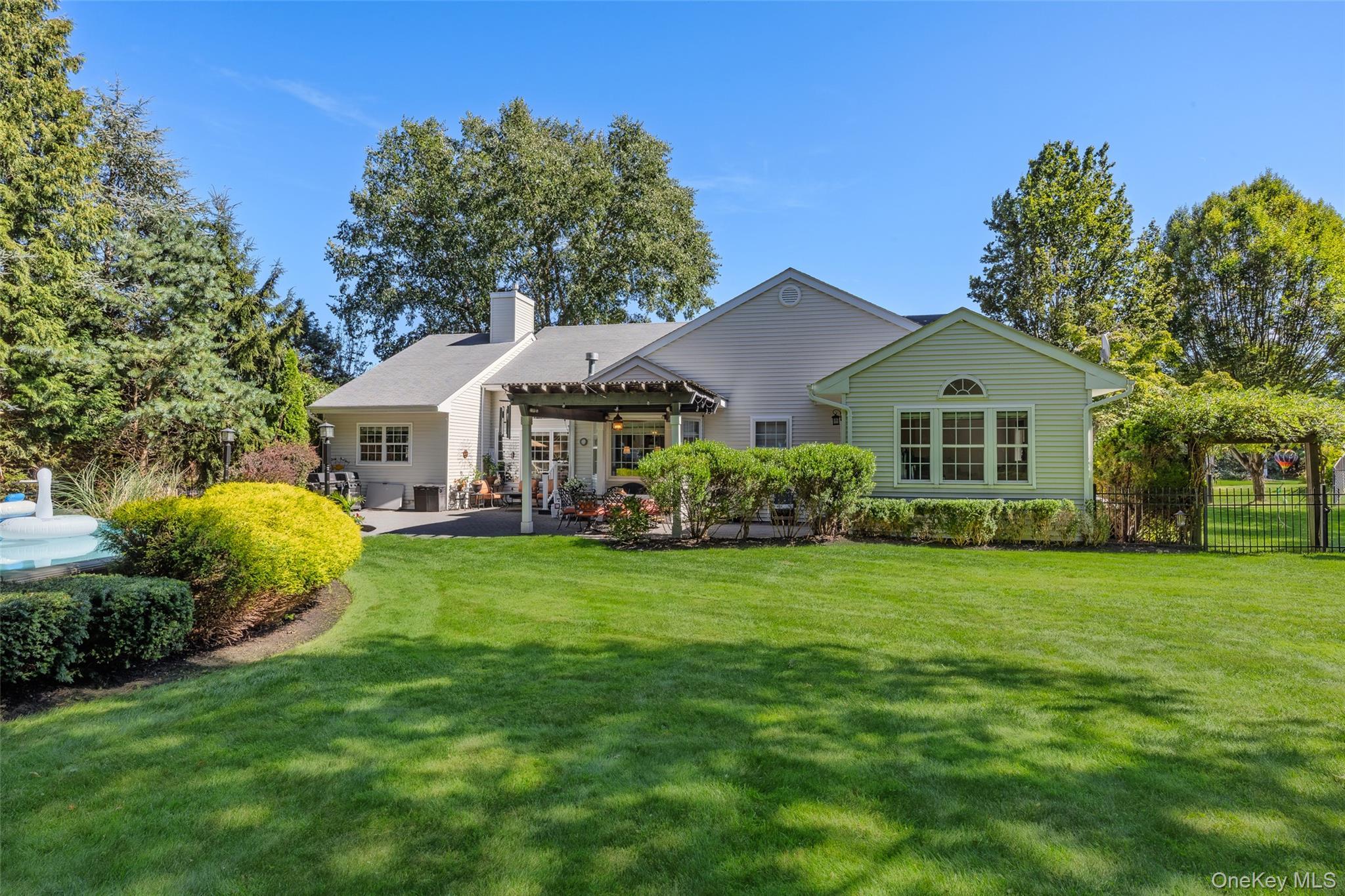 Single Family Varsity Boulevard  Suffolk County, NY 11733, MLS-1049874-4