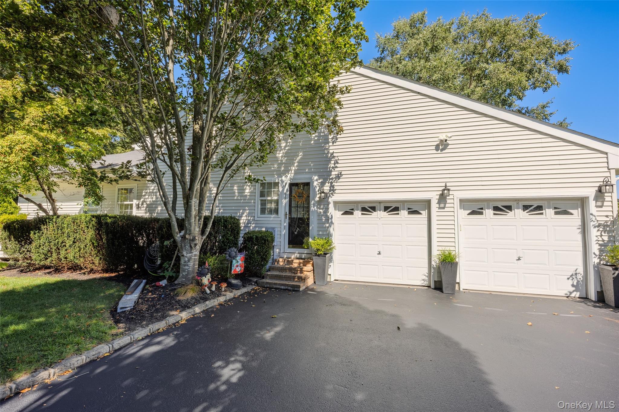 Single Family Varsity Boulevard  Suffolk County, NY 11733, MLS-1049874-45