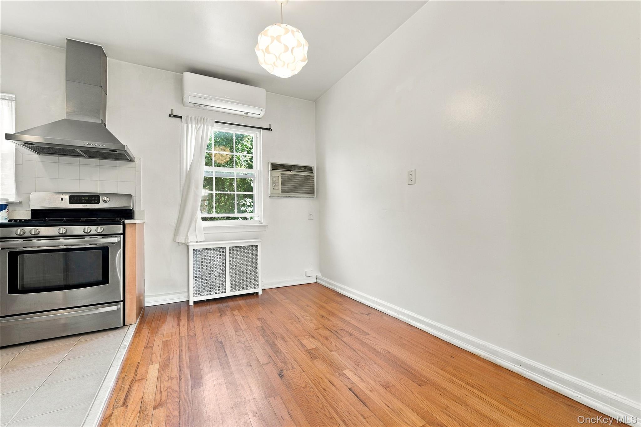 Single Family Utopia Parkway Queens, NY 11366, MLS-1049895-8