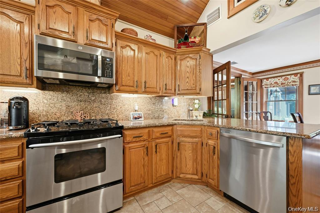 Single Family N Country Road Suffolk County, NY 11792, MLS-1049897-15