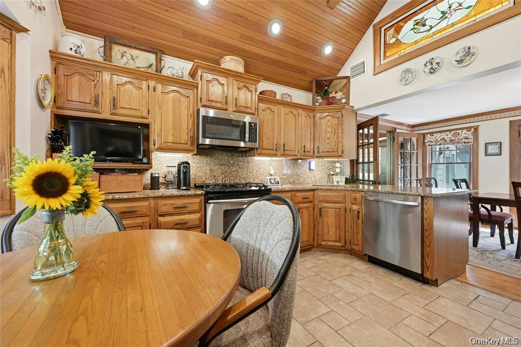 Single Family N Country Road Suffolk County, NY 11792, MLS-1049897-17