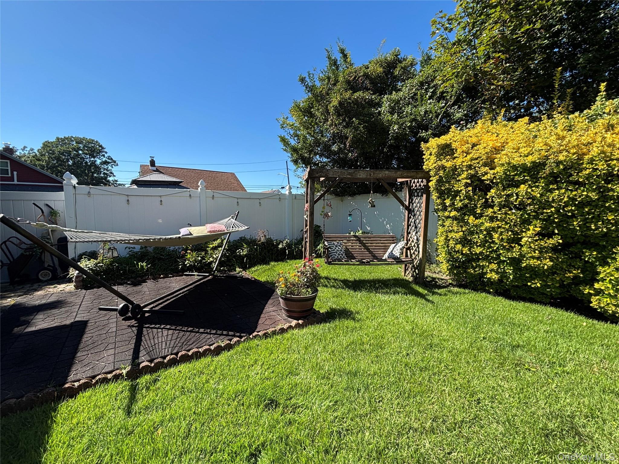 Single Family S 7th Street  Suffolk County, NY 11757, MLS-1049941-25