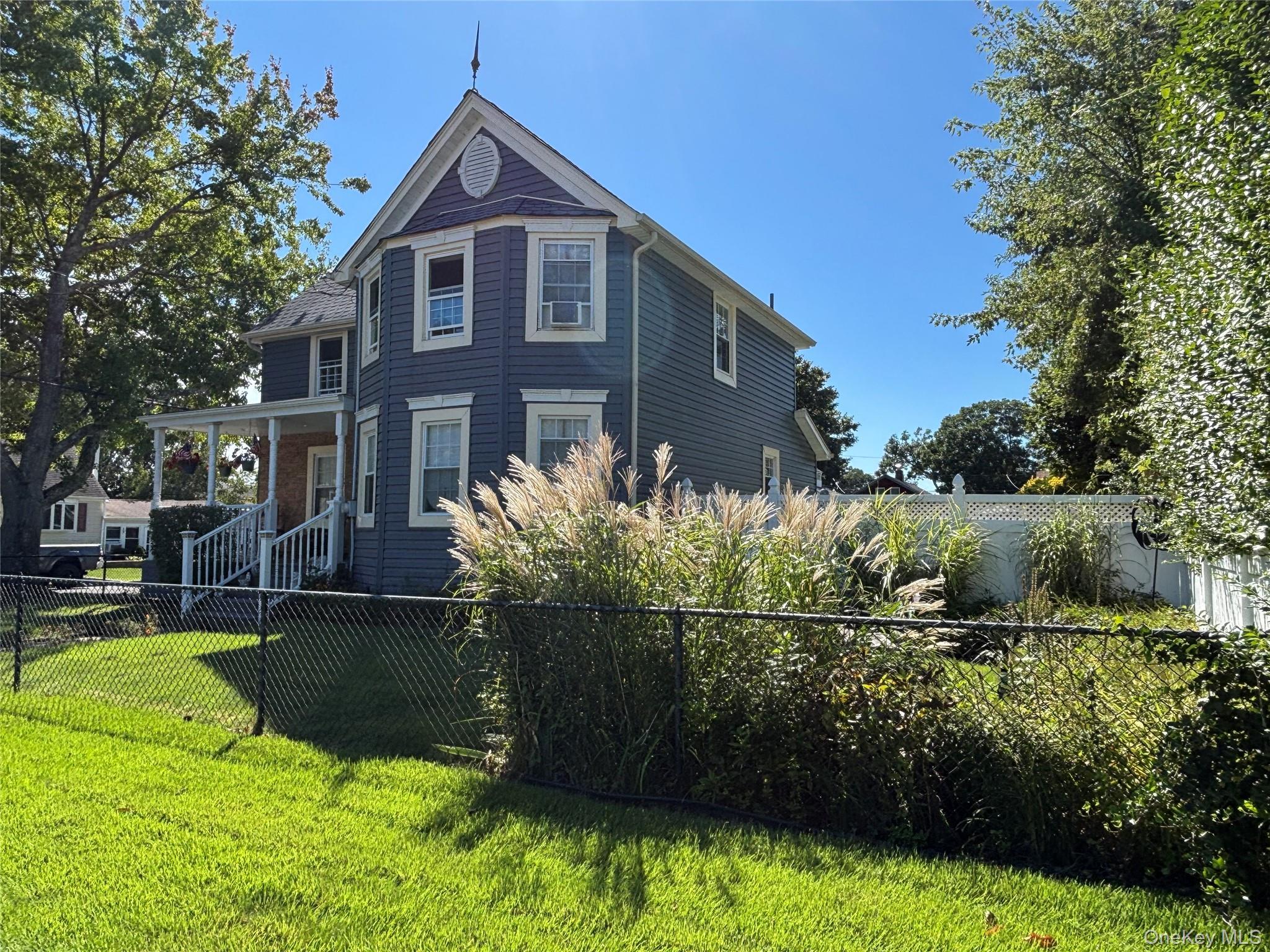 Single Family S 7th Street  Suffolk County, NY 11757, MLS-1049941-32