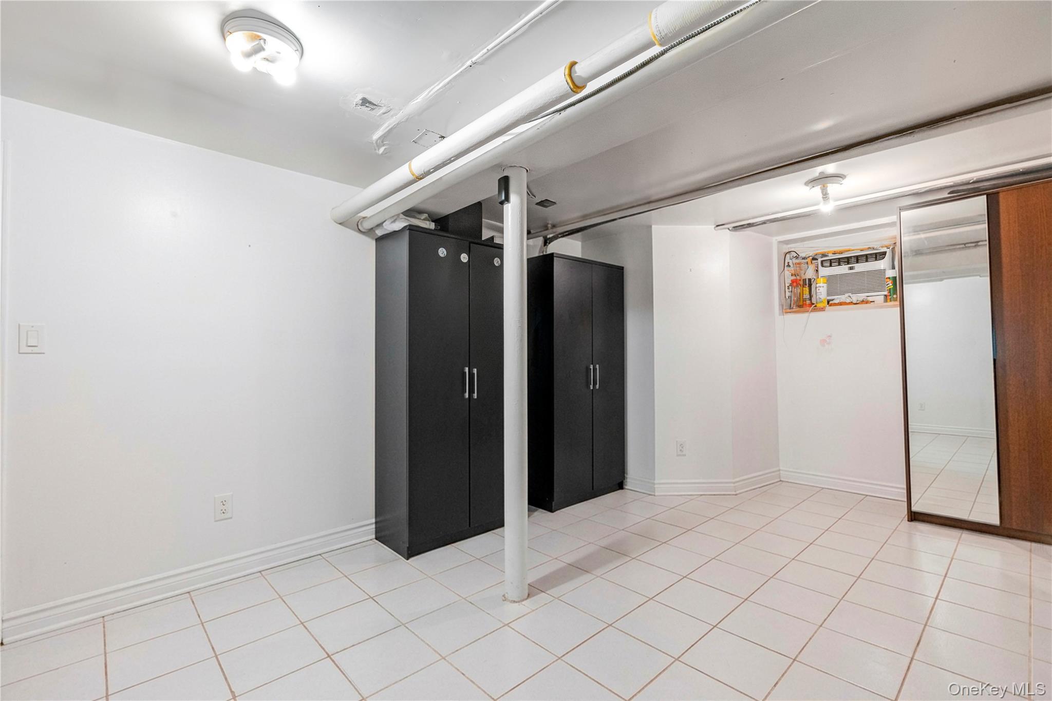 Single Family 179th Street  Queens, NY 11432, MLS-1049977-4