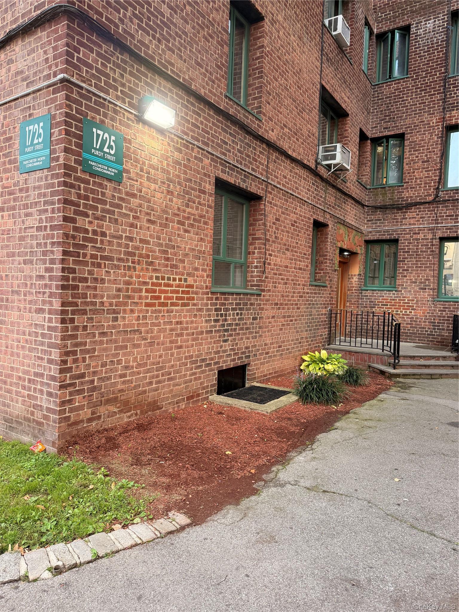 Apartment Purdy Street Bronx, NY 10462, MLS-1049984-4
