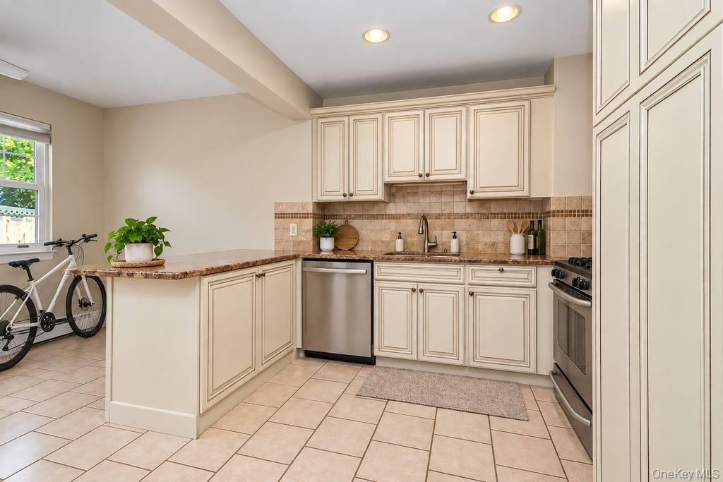 Single Family Curry Road Westchester County, NY 10706, MLS-1050026-15