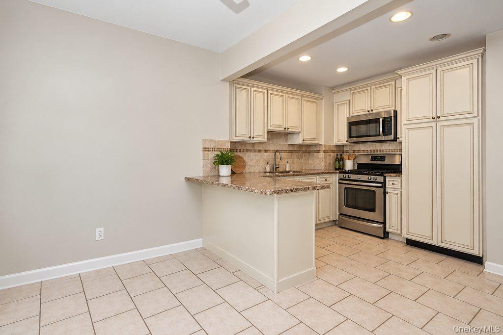 Single Family Curry Road Westchester County, NY 10706, MLS-1050026-17