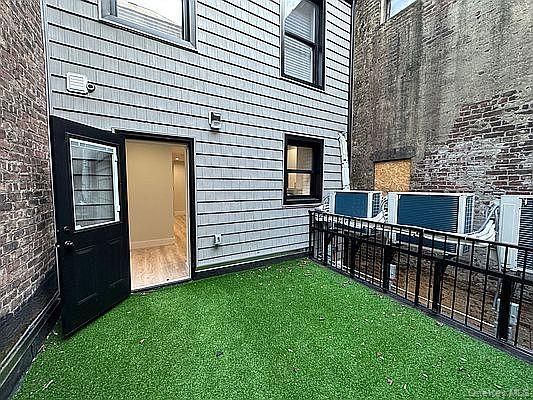 Single Family Rockaway Avenue  Brooklyn, NY 11233, MLS-1050056-23