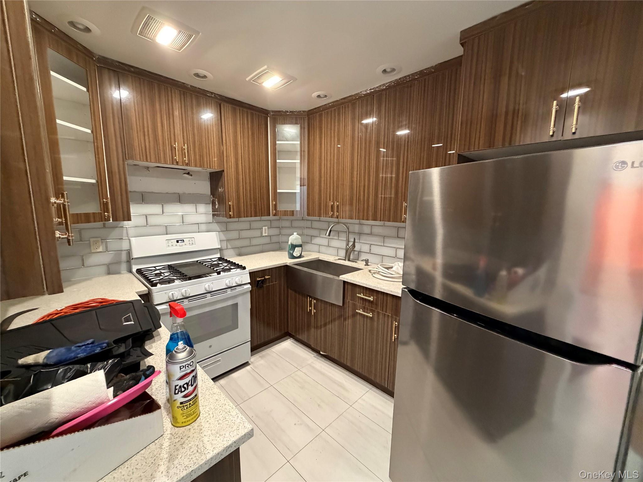Single Family Waterbury Avenue Bronx, NY 10462, MLS-1050061-11