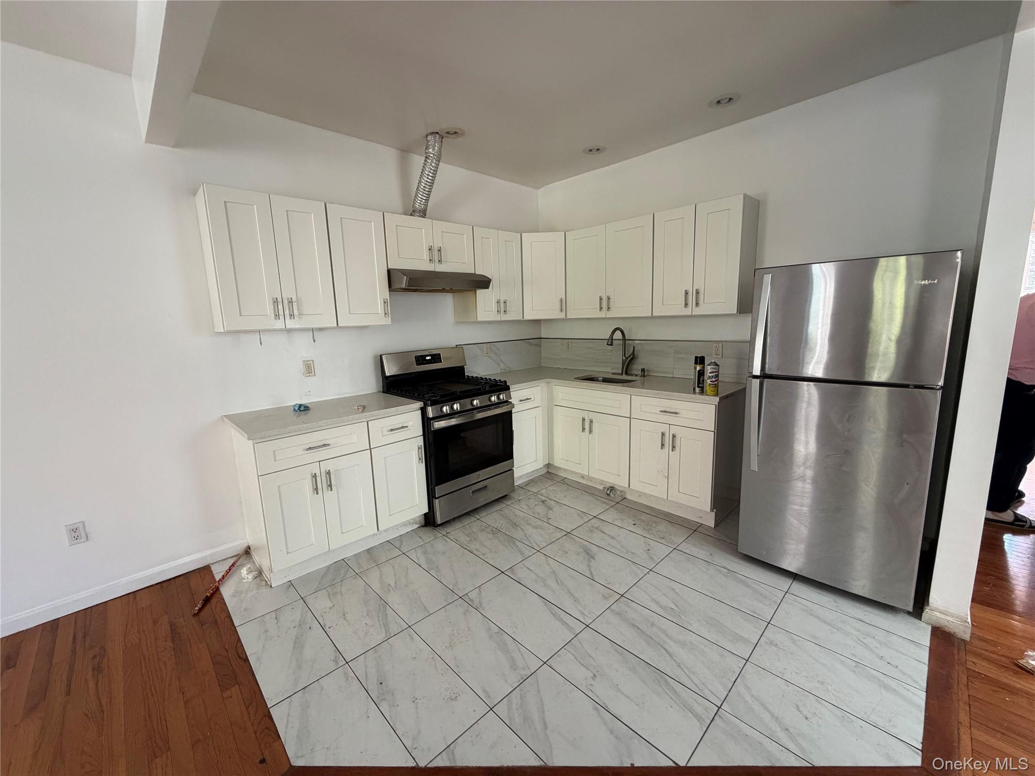 Single Family Waterbury Avenue Bronx, NY 10462, MLS-1050061-14