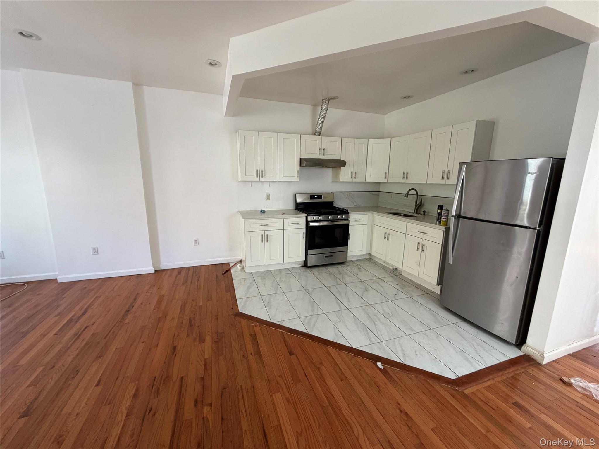 Single Family Waterbury Avenue Bronx, NY 10462, MLS-1050061-16