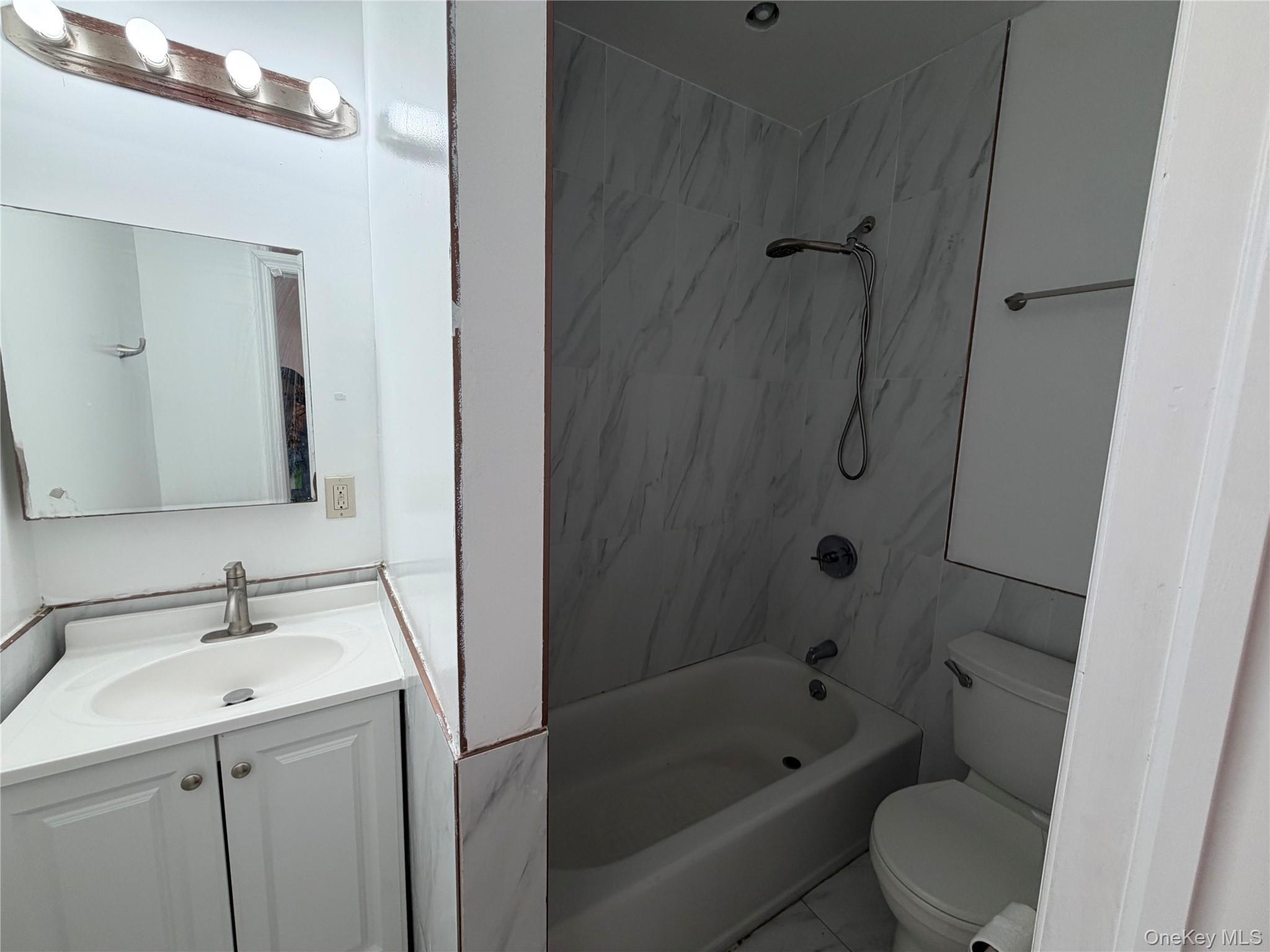 Single Family Waterbury Avenue Bronx, NY 10462, MLS-1050061-17