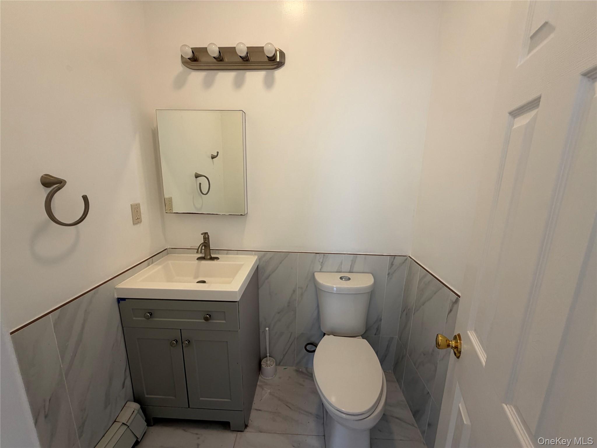 Single Family Waterbury Avenue Bronx, NY 10462, MLS-1050061-20