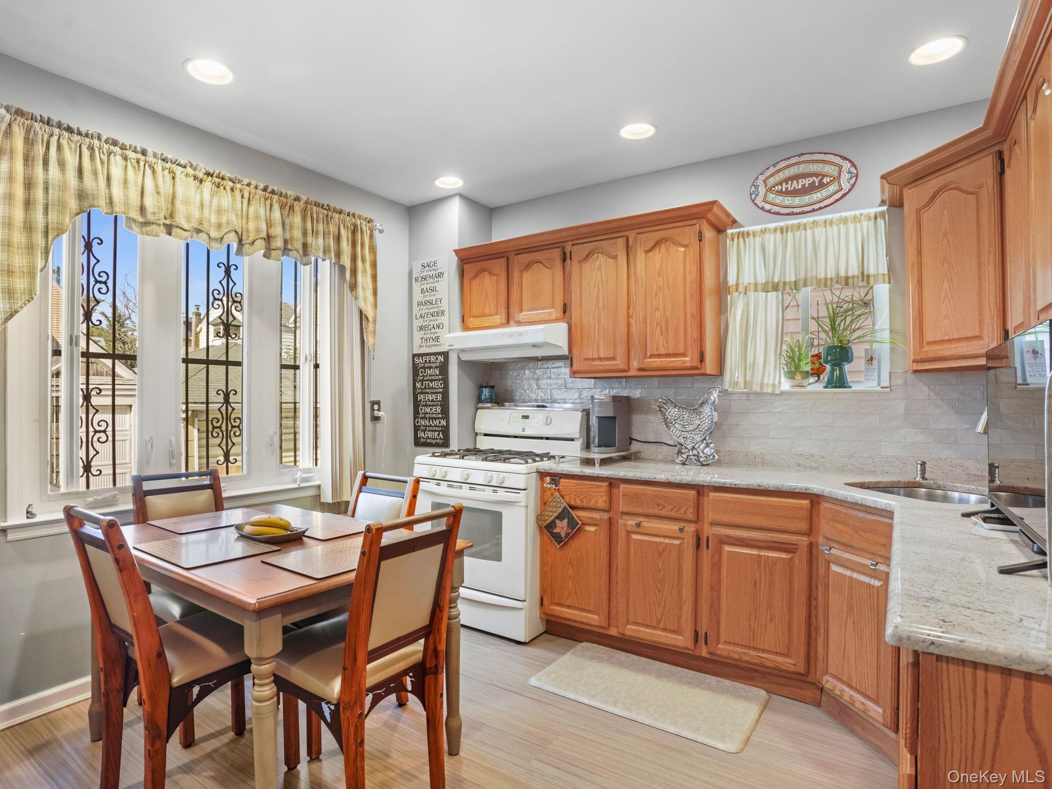 Single Family 107th Avenue Queens, NY 11417, MLS-1050083-10