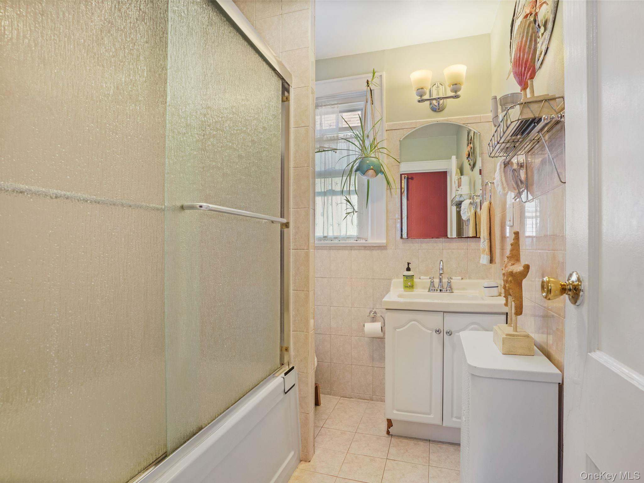 Single Family 107th Avenue Queens, NY 11417, MLS-1050083-19