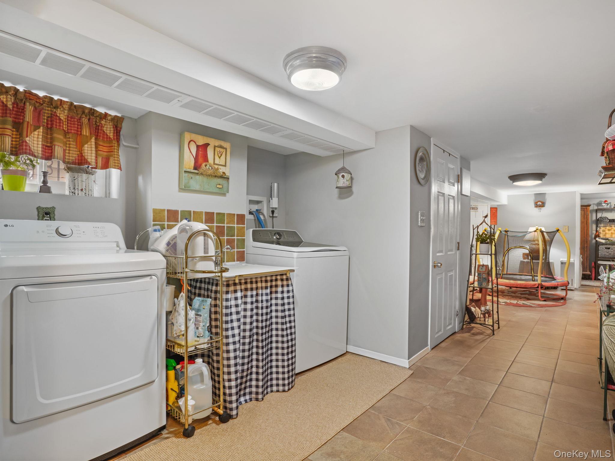 Single Family 107th Avenue Queens, NY 11417, MLS-1050083-24