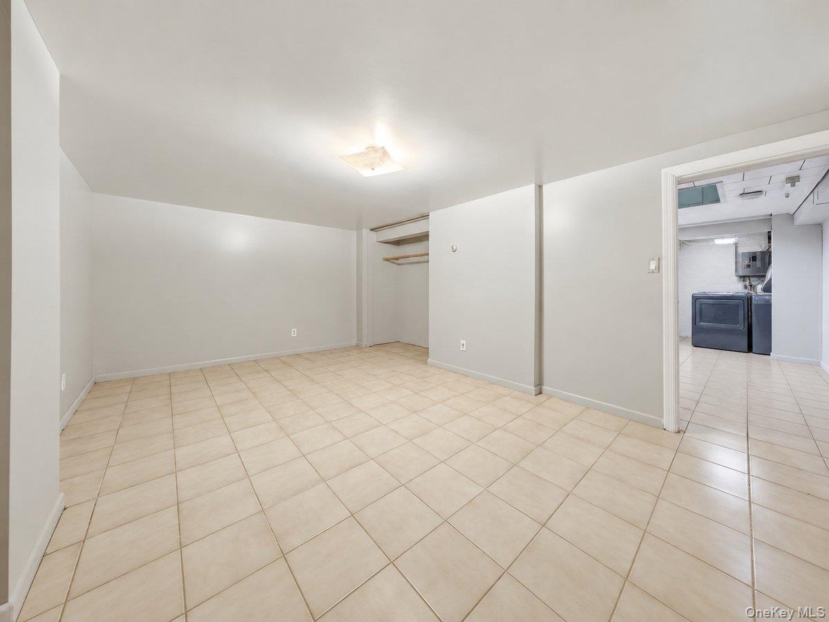 Single Family Whitman Road  Westchester County, NY 10710, MLS-1050087-17