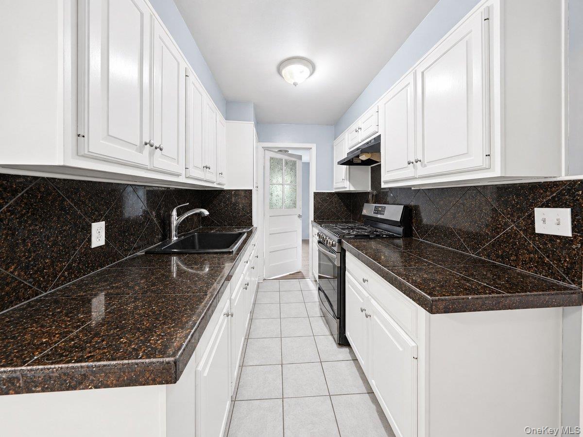 Single Family Whitman Road  Westchester County, NY 10710, MLS-1050087-6