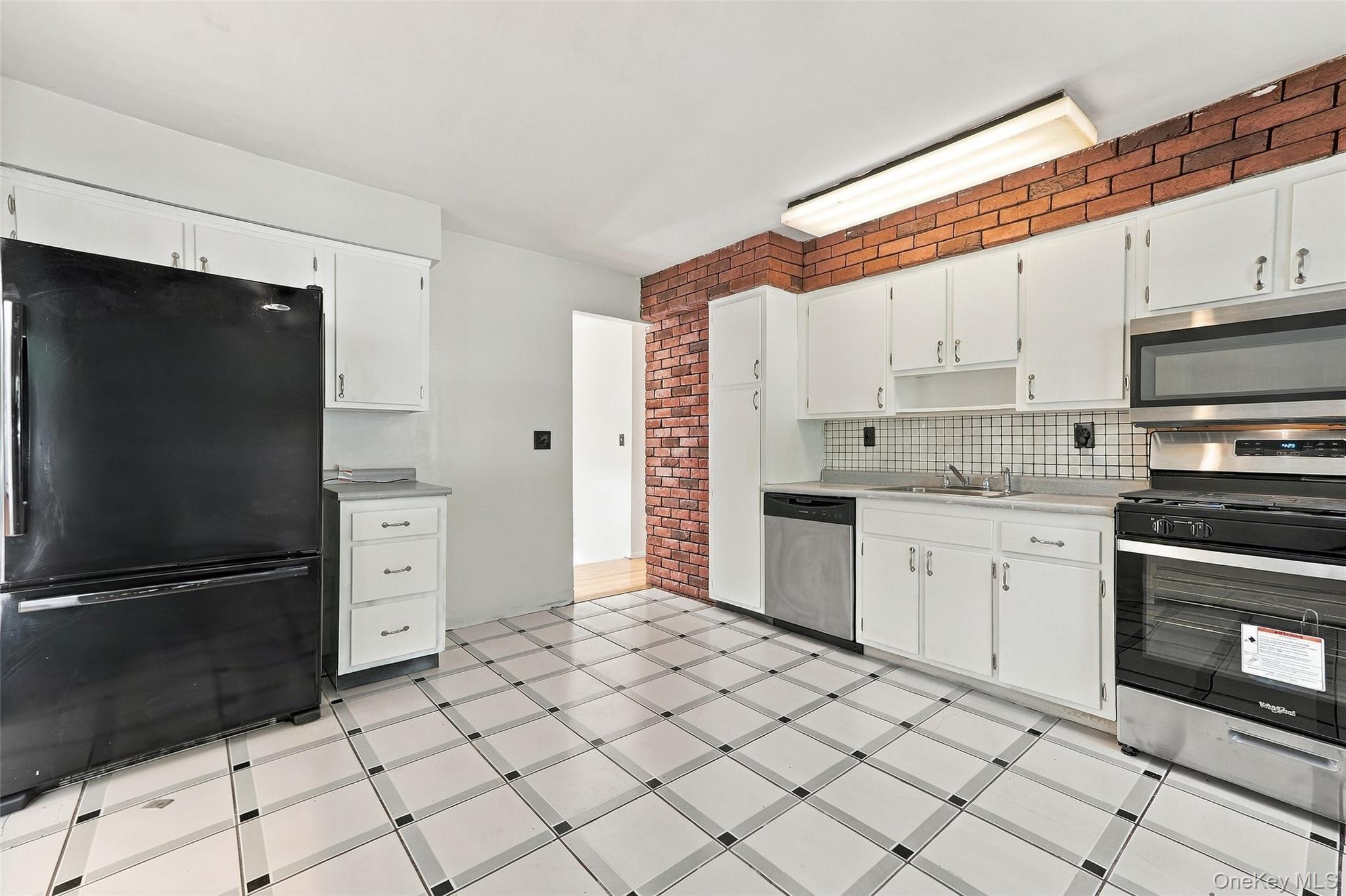 Single Family S Delaware Drive Rockland County, NY 10960, MLS-1050089-14