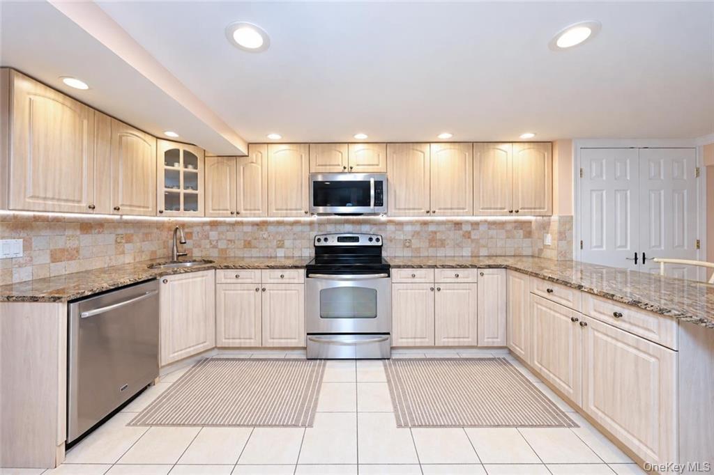 Single Family Eleanor Street Staten Island, NY 10306, MLS-1050111-24