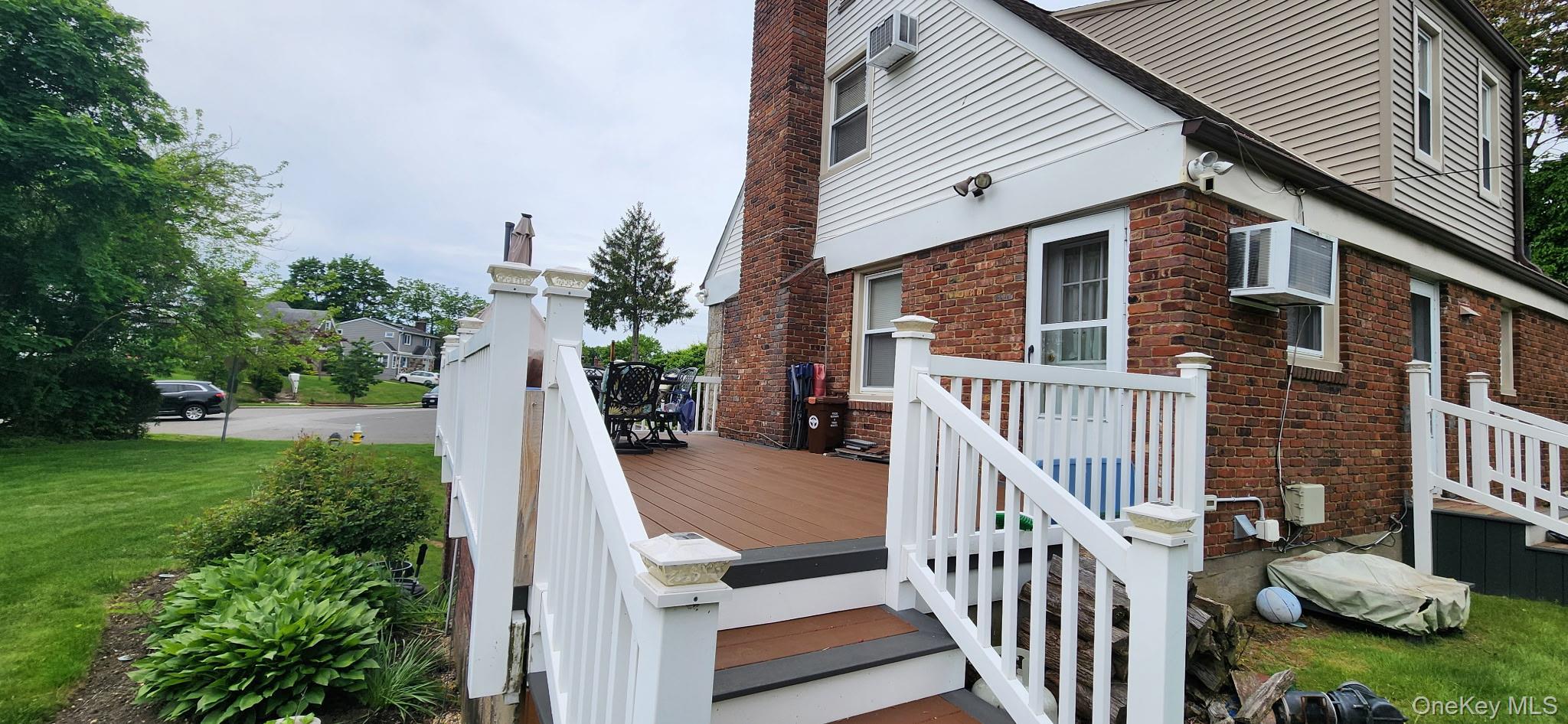 Single Family Larboard Court  Nassau County, NY 11553, MLS-1050128-17