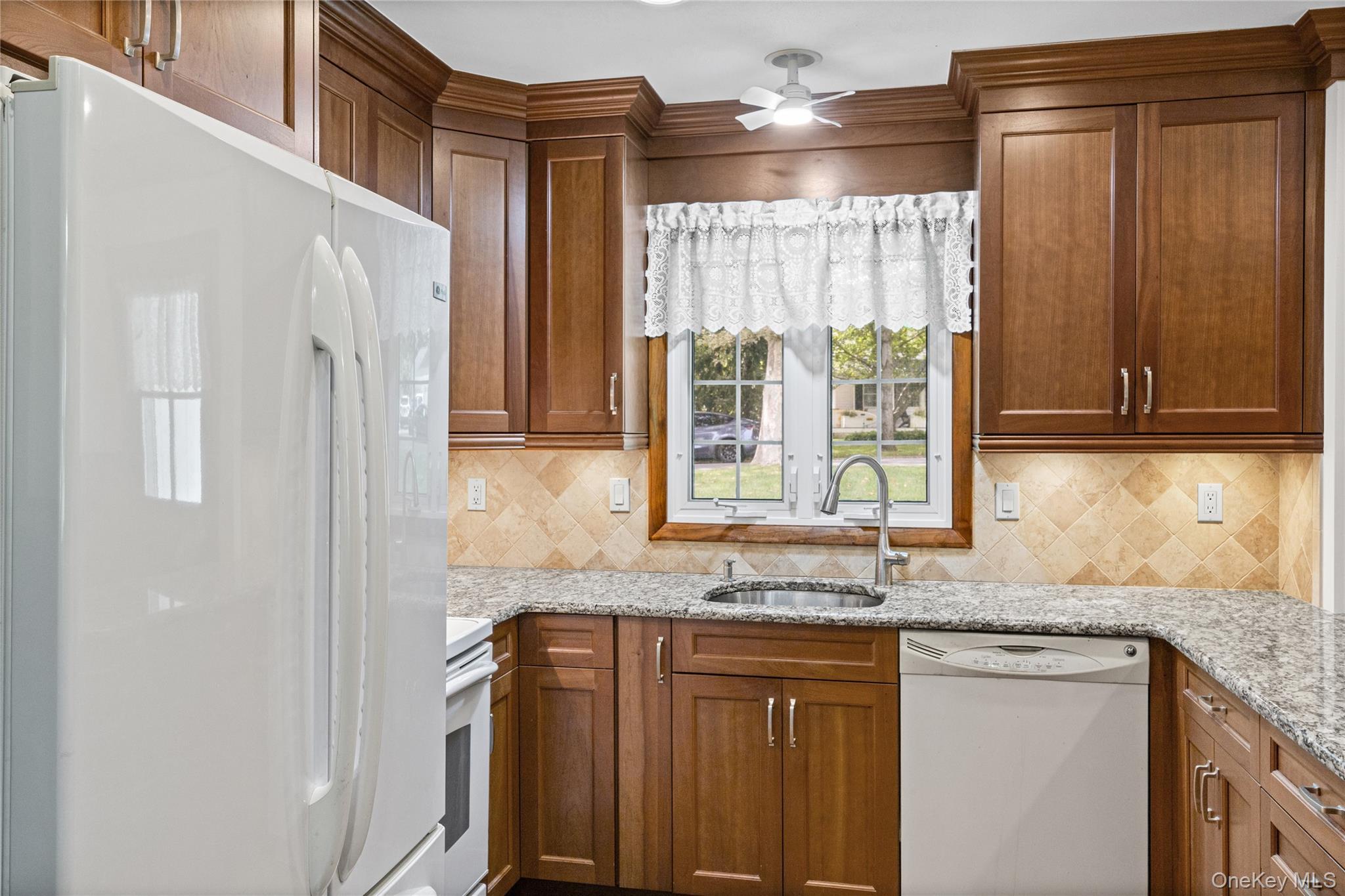Single Family Peterborough Drive  Suffolk County, NY 11768, MLS-1050139-10