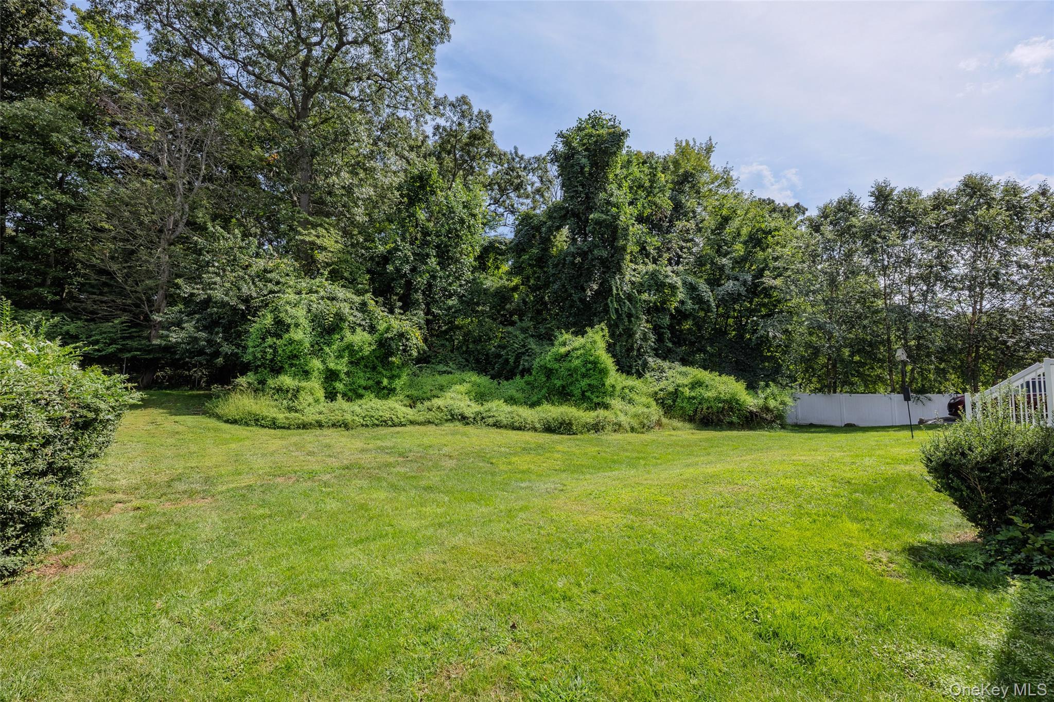 Single Family Peterborough Drive  Suffolk County, NY 11768, MLS-1050139-5