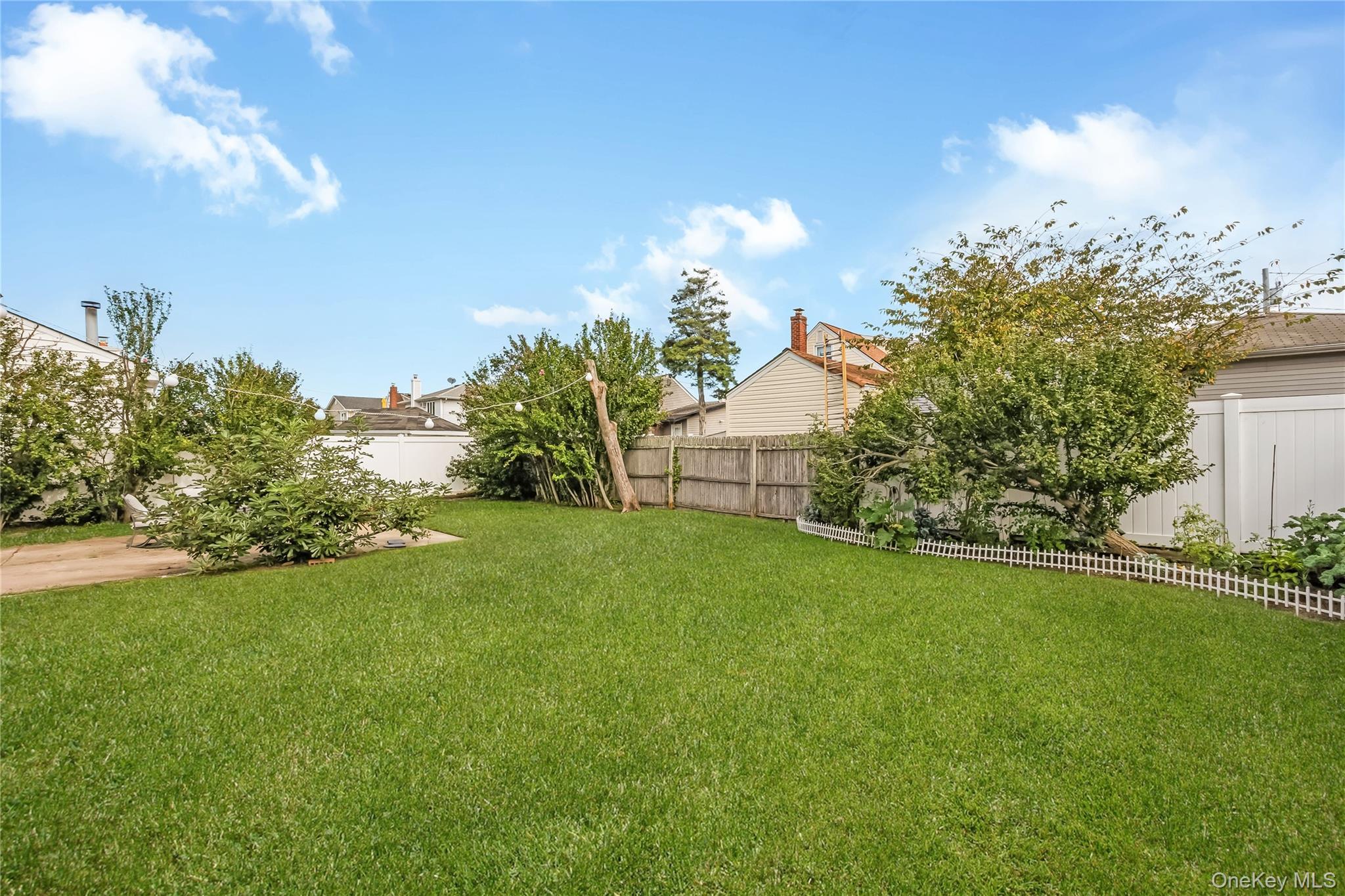 Single Family Rainbow Lane Suffolk County, NY 11757, MLS-1050146-9