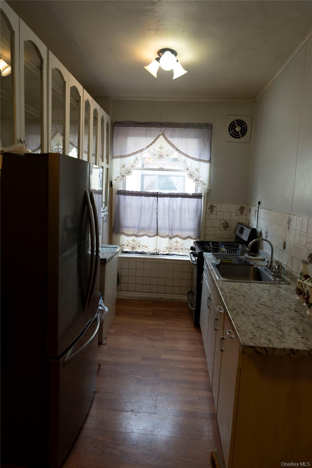 Single Family Fteley Avenue Bronx, NY 10472, MLS-1050160-9