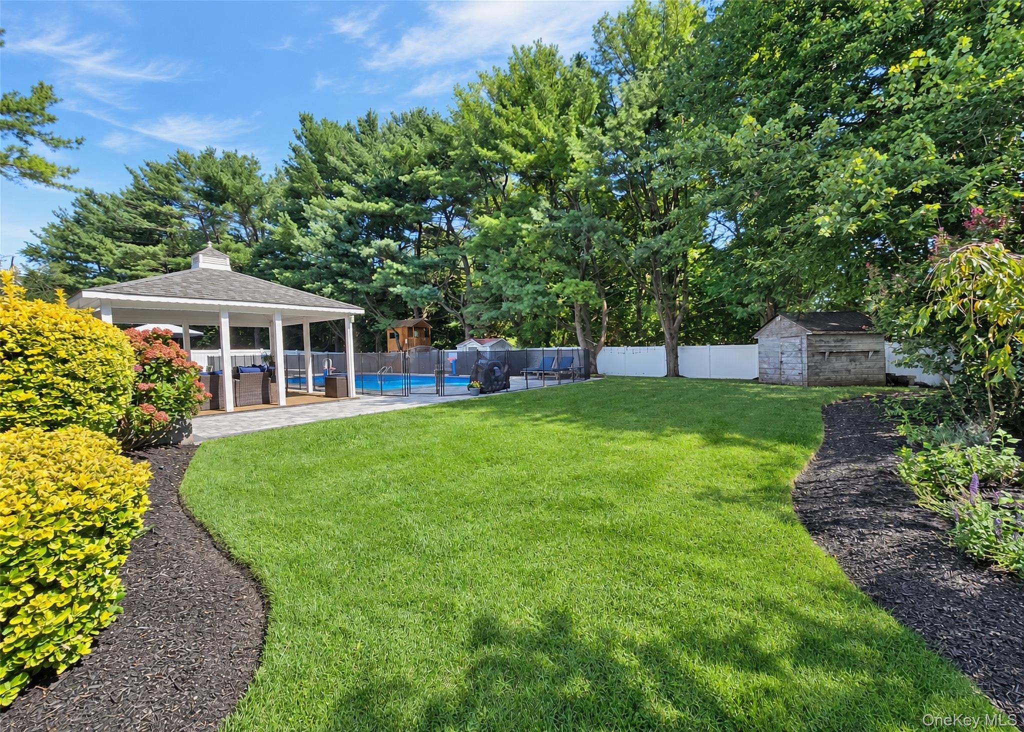 Single Family Ivy League Lane Suffolk County, NY 11790, MLS-1050161-21