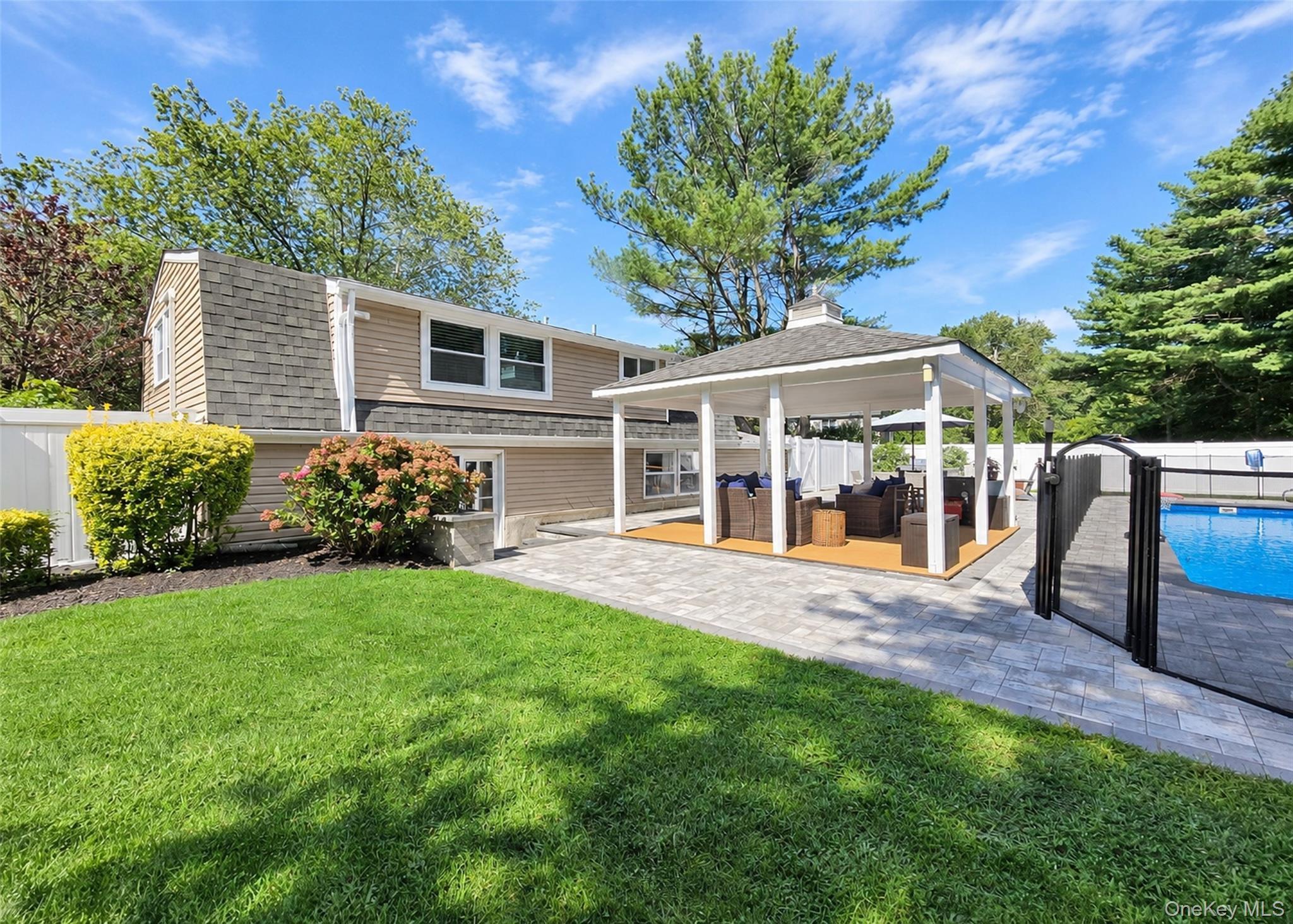 Single Family Ivy League Lane Suffolk County, NY 11790, MLS-1050161-22