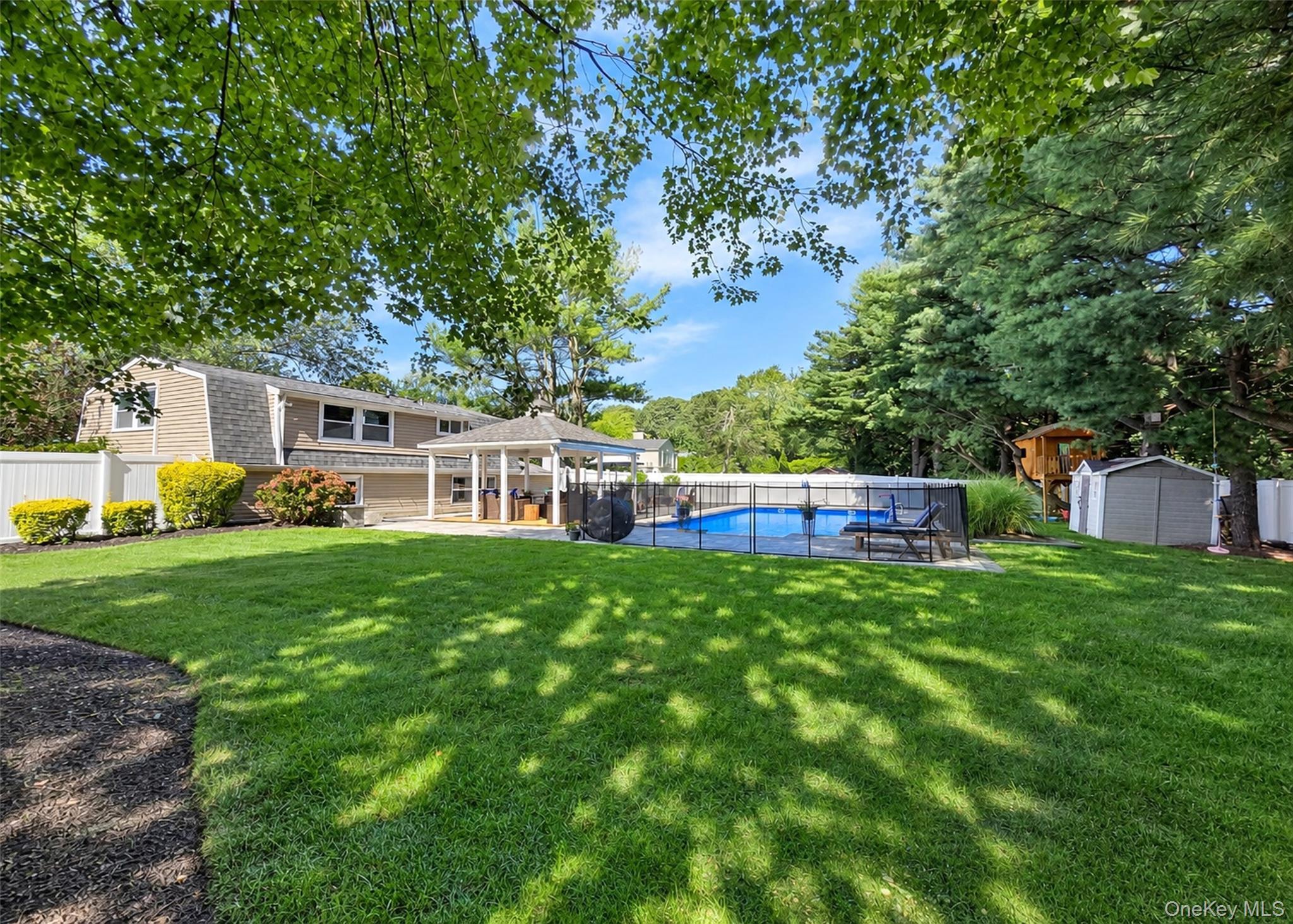 Single Family Ivy League Lane Suffolk County, NY 11790, MLS-1050161-23