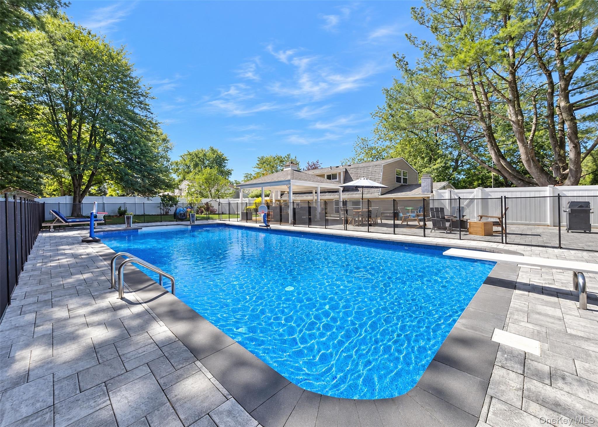 Single Family Ivy League Lane Suffolk County, NY 11790, MLS-1050161-25