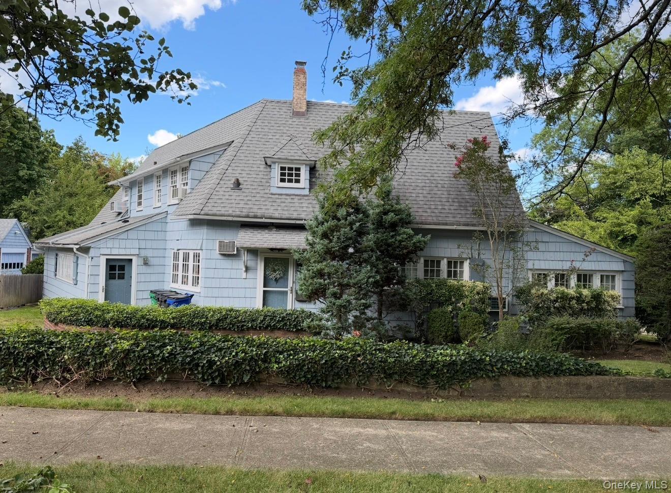 Single Family Grosvenor Street  Queens, NY 11363, MLS-1050170-5