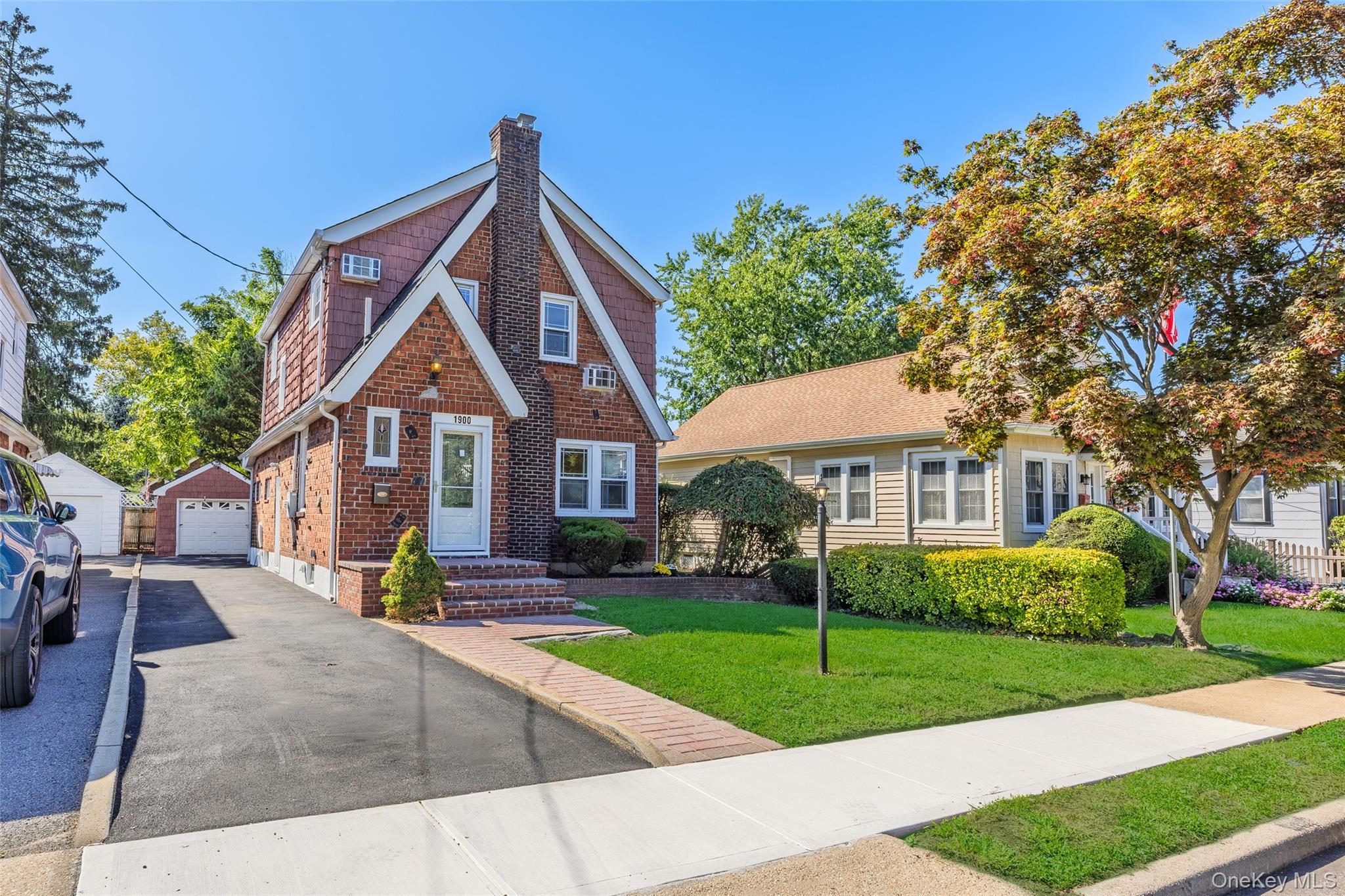 Single Family Carleton Place Nassau County, NY 11510, MLS-1050179-2
