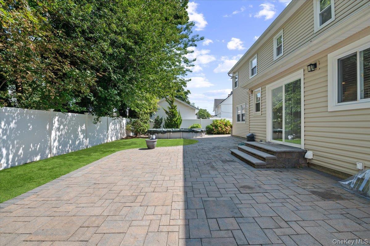 Single Family Koelbel Court  Nassau County, NY 11510, MLS-1050230-37