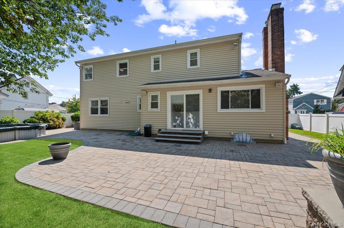 Single Family Koelbel Court  Nassau County, NY 11510, MLS-1050230-40