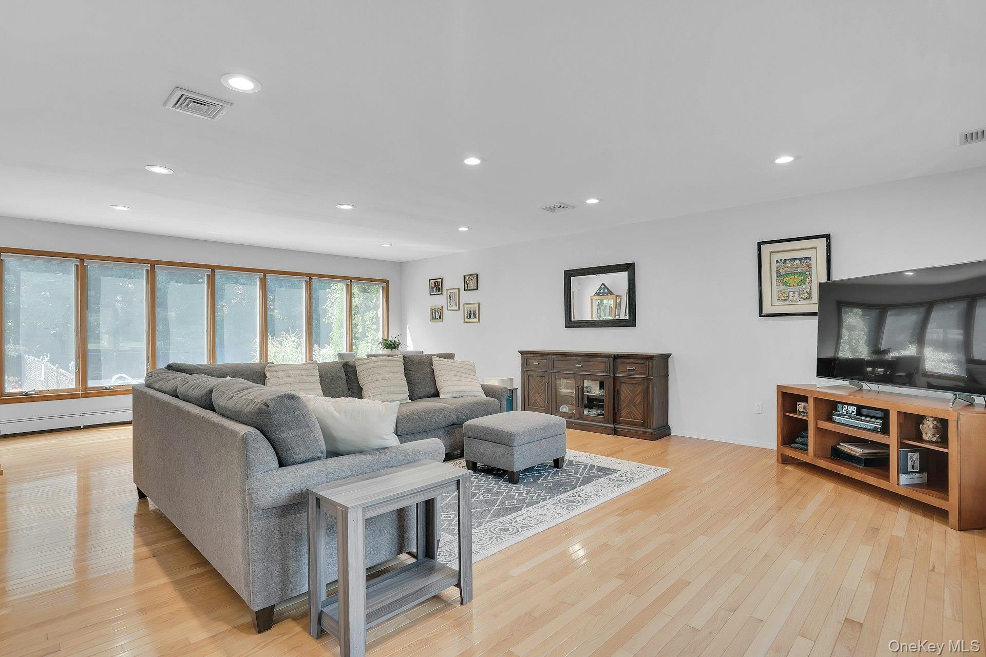 Single Family Cedar Ridge Lane  Suffolk County, NY 11746, MLS-1050269-10