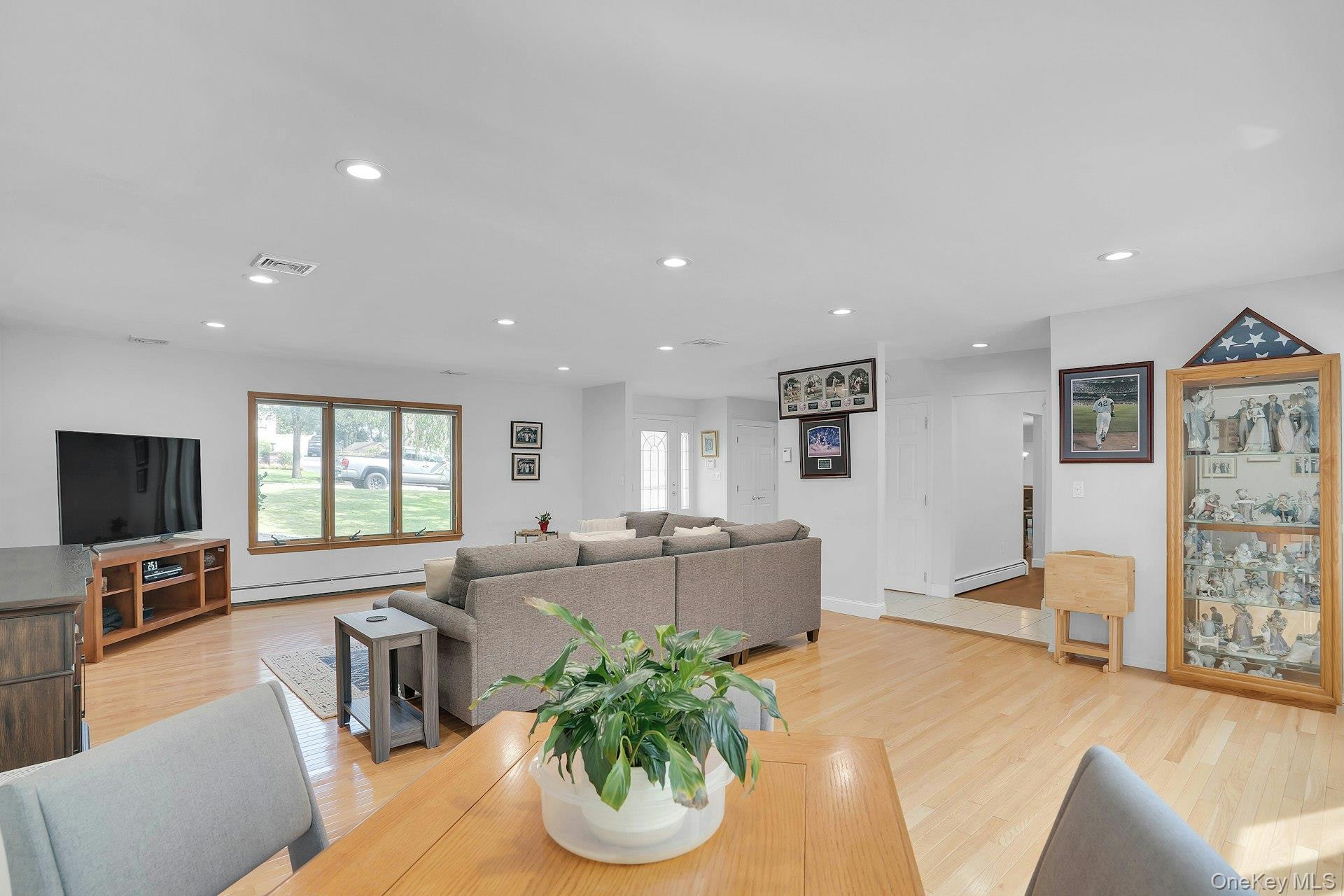 Single Family Cedar Ridge Lane  Suffolk County, NY 11746, MLS-1050269-13