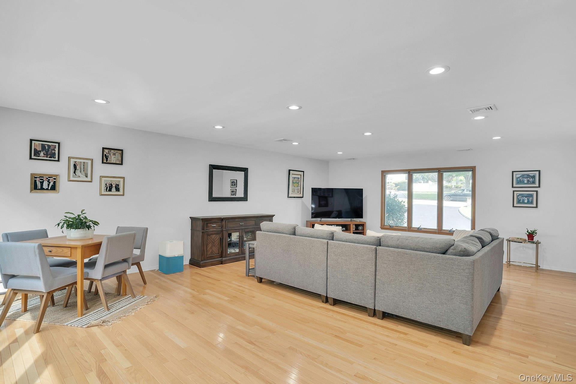 Single Family Cedar Ridge Lane  Suffolk County, NY 11746, MLS-1050269-14