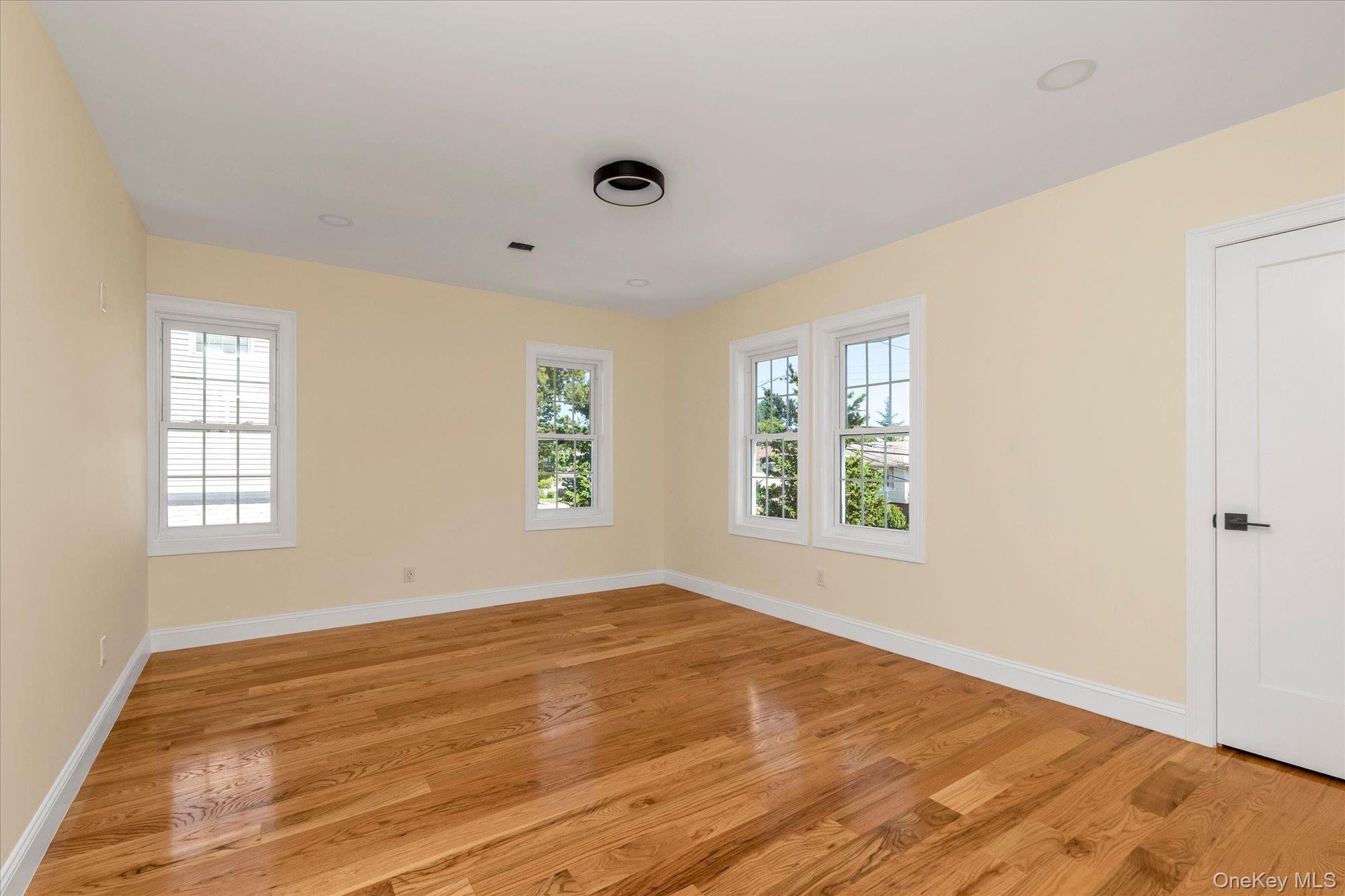 Single Family 2nd Street Nassau County, NY 11563, MLS-1050279-16