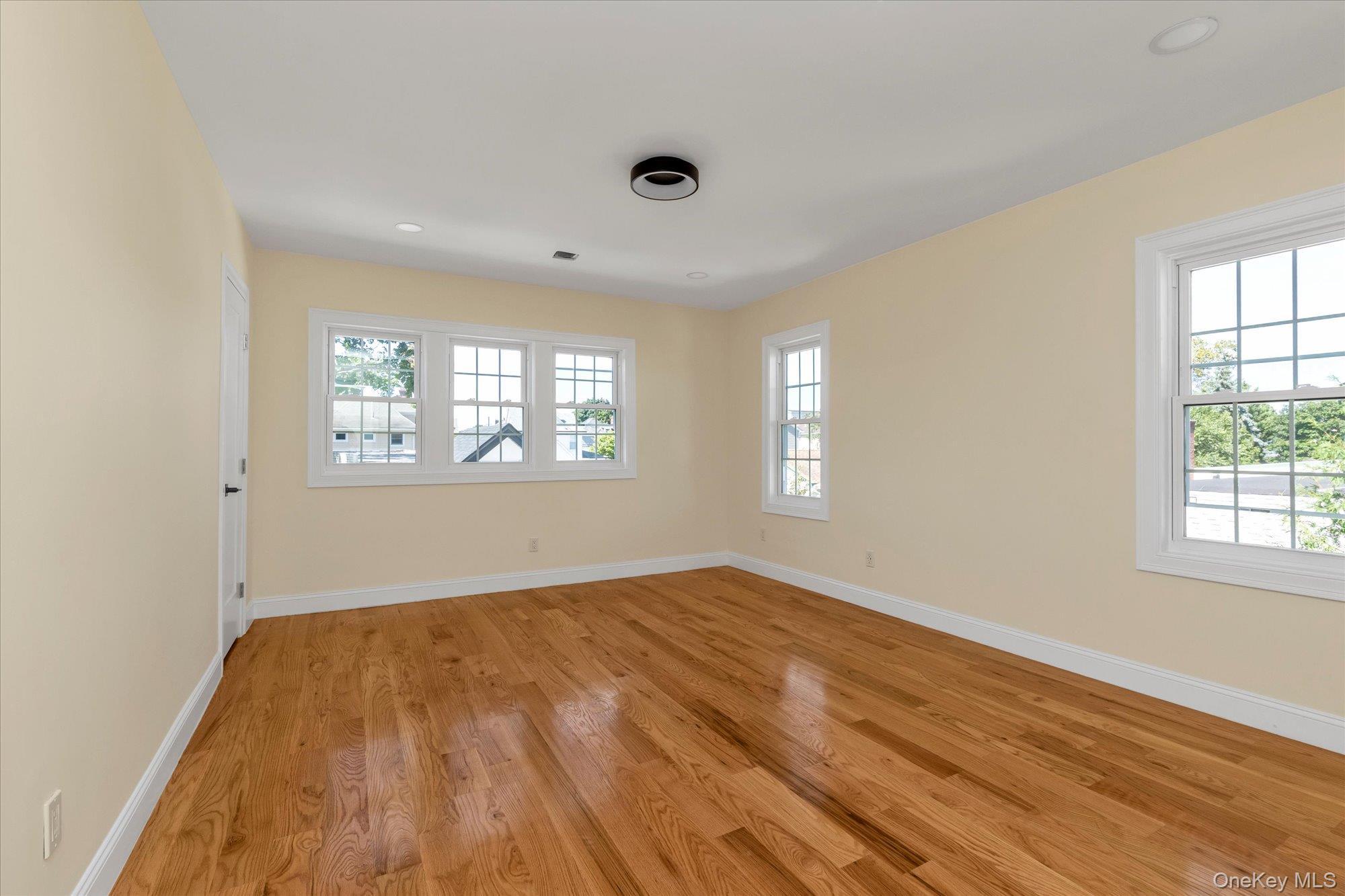 Single Family 2nd Street Nassau County, NY 11563, MLS-1050279-17