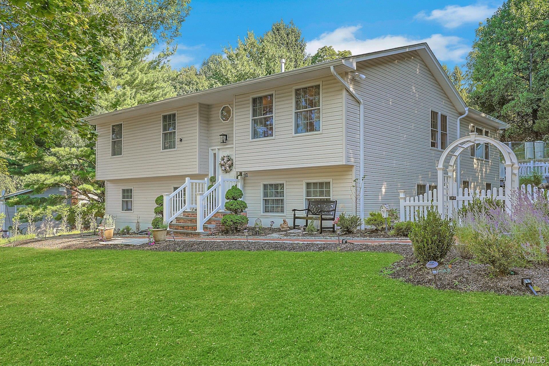 Single Family Annette Lane  Rockland County, NY 10901, MLS-1050286-2