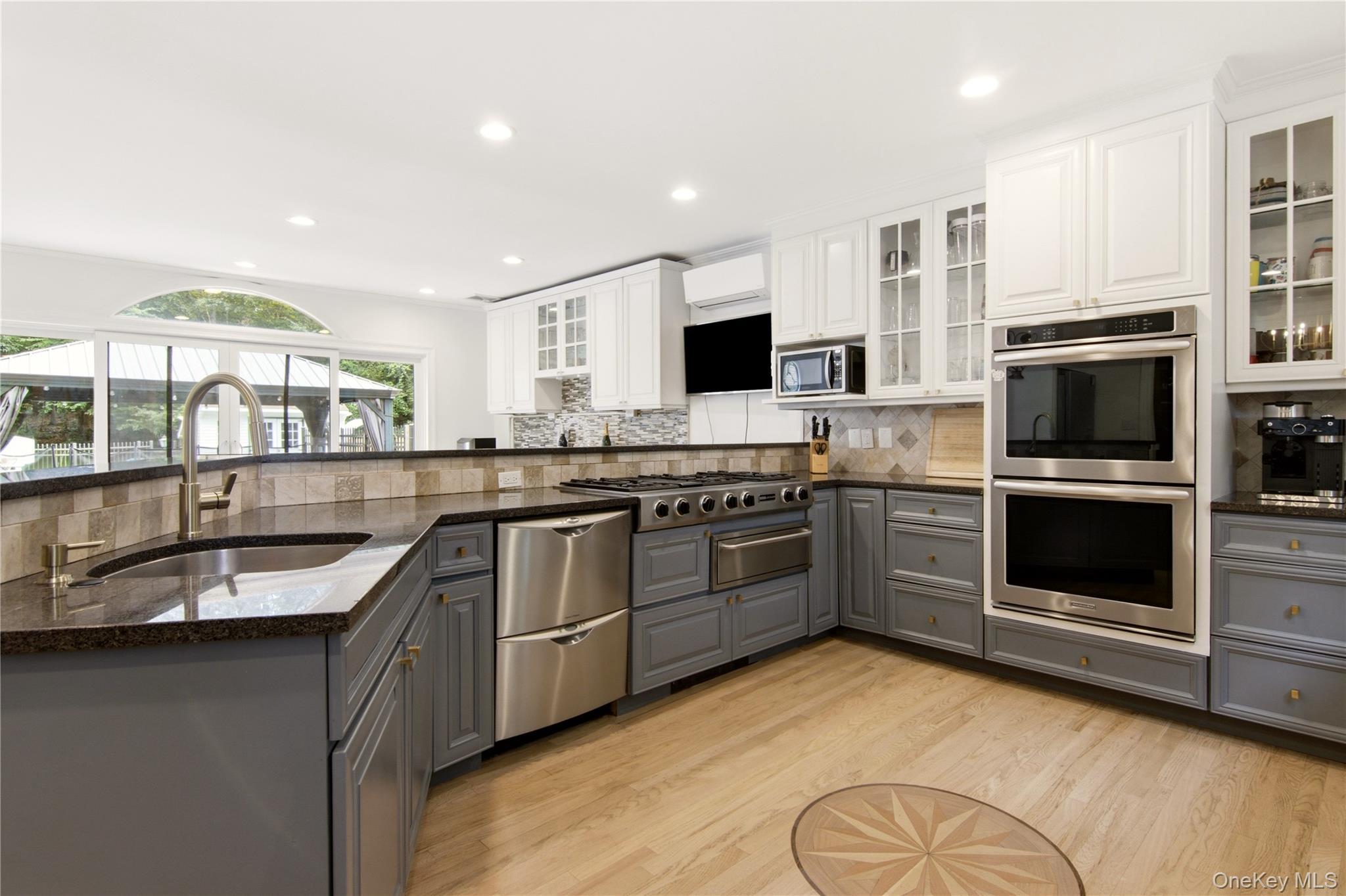 Single Family Meadow Glen Road Suffolk County, NY 11768, MLS-1050295-16