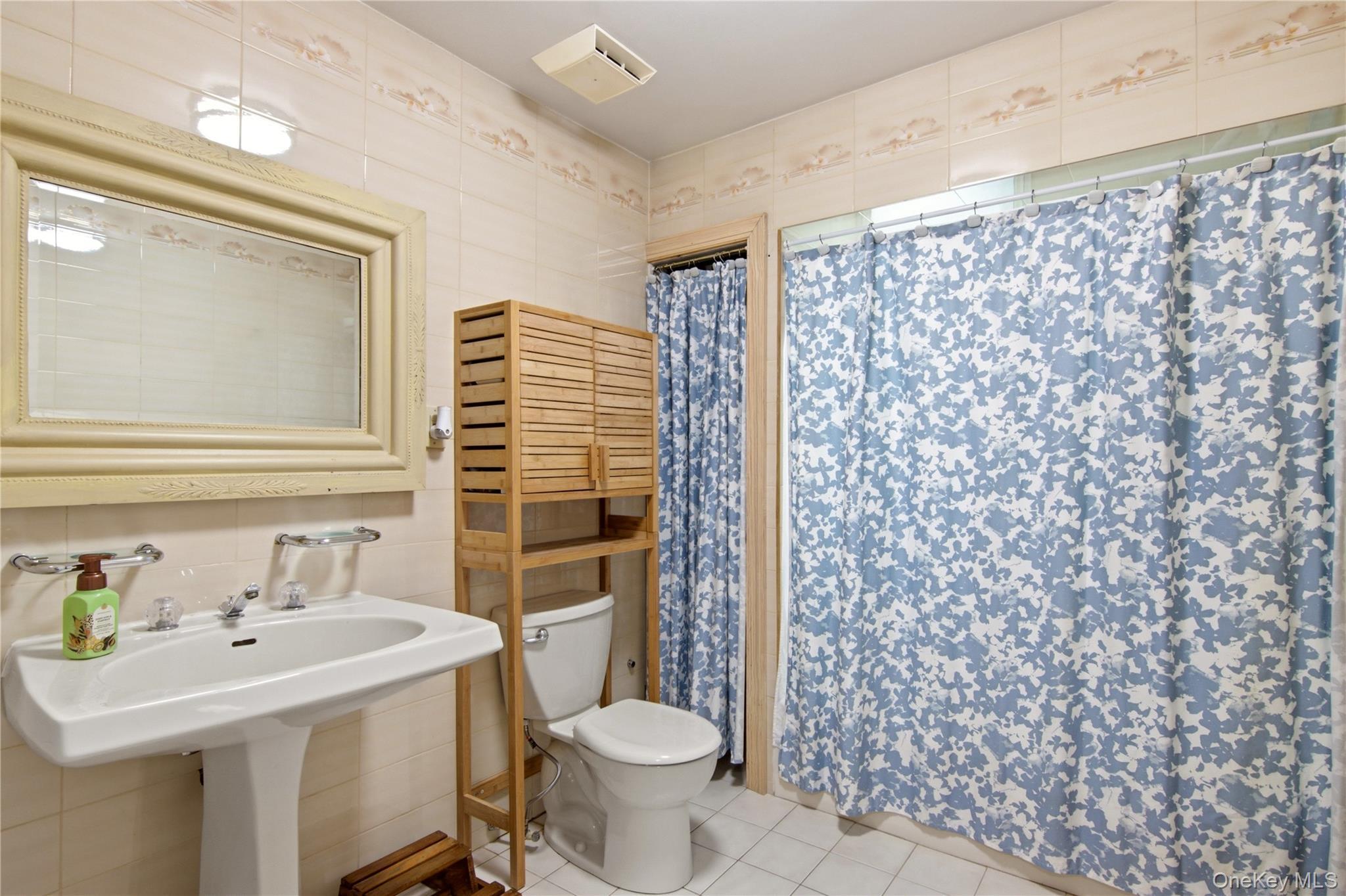 Single Family Meadow Glen Road Suffolk County, NY 11768, MLS-1050295-24